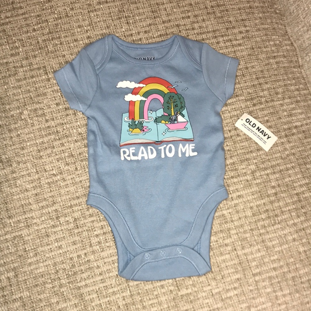 ☀️ 3 / $15 Sale ☀️ Old Navy 0-3, 6-12mo “Read to me” unisex NWT